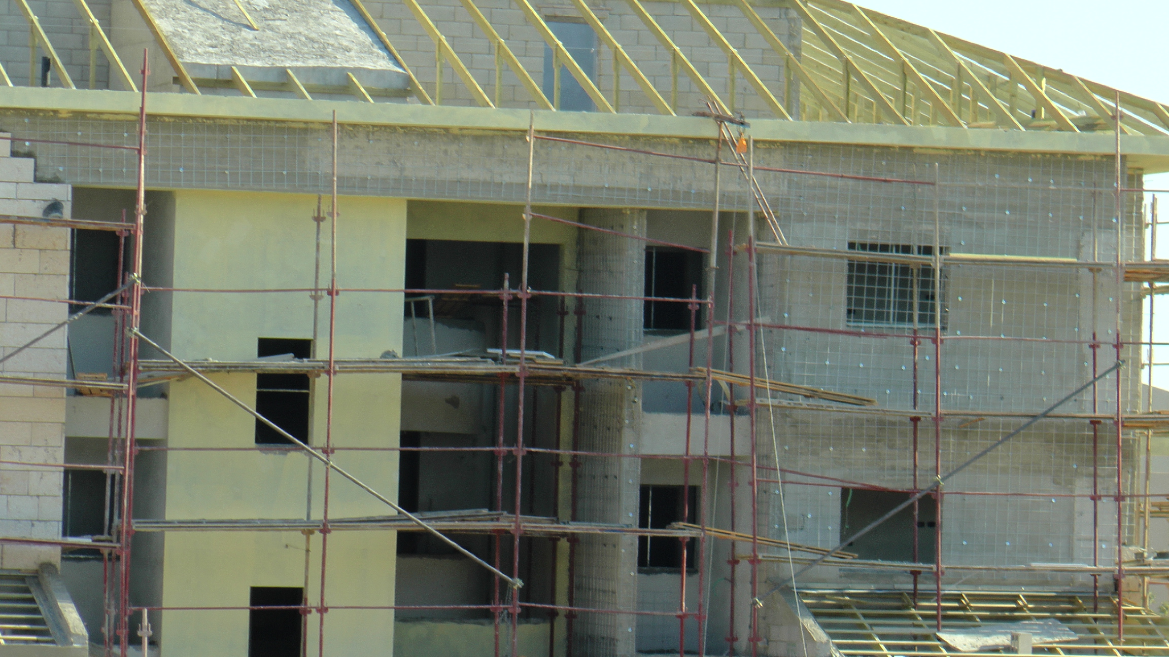 מי עומד מאחורי הלחץ להכניס ערבים לישובים ביו"ש?