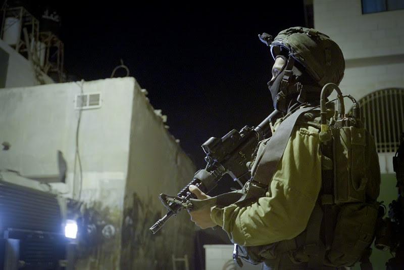 "קושרים ללוחמים את הידיים ואז מתפלאים שיש חטיפות נשק"