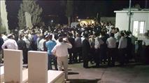 צפו: מאות בהלווית הרב פרץ רבה של טבריה