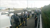 צפו: המשטרה חסמה אוטובוס של פעילי עוצמה יהודית