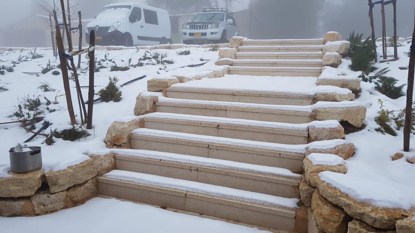 גוש עציון מושלג (צילום: יהודה נאמבורג)