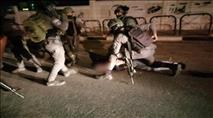 ערבי גנב רכב, נמלט, פגע בניידת ופצע שלושה שוטרים