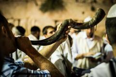 הַיּוֹם הֲרַת עוֹלָם: תפילת ראש השנה של אימהות נערי הגבעות