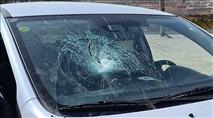 בדרכם לסיור בחברון: פעילי 'אם תרצו' הותקפו באבנים בכביש 60