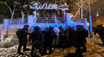 ירושלים: ערבים פגעו בניידת – השוטרים נמלטו