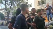 צפו: שוטרי הרש"פ חמושים בנשקים מול חיילי צה"ל