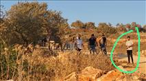 הוכחה מצולמת: המחבל תועד אוחז באבן