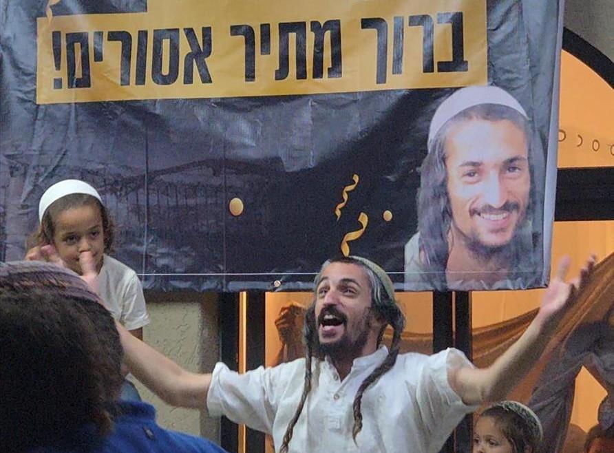 "בכלא אתה מבין שאם לא תעשה משהו עם השמחה זה יסגור עליך" 