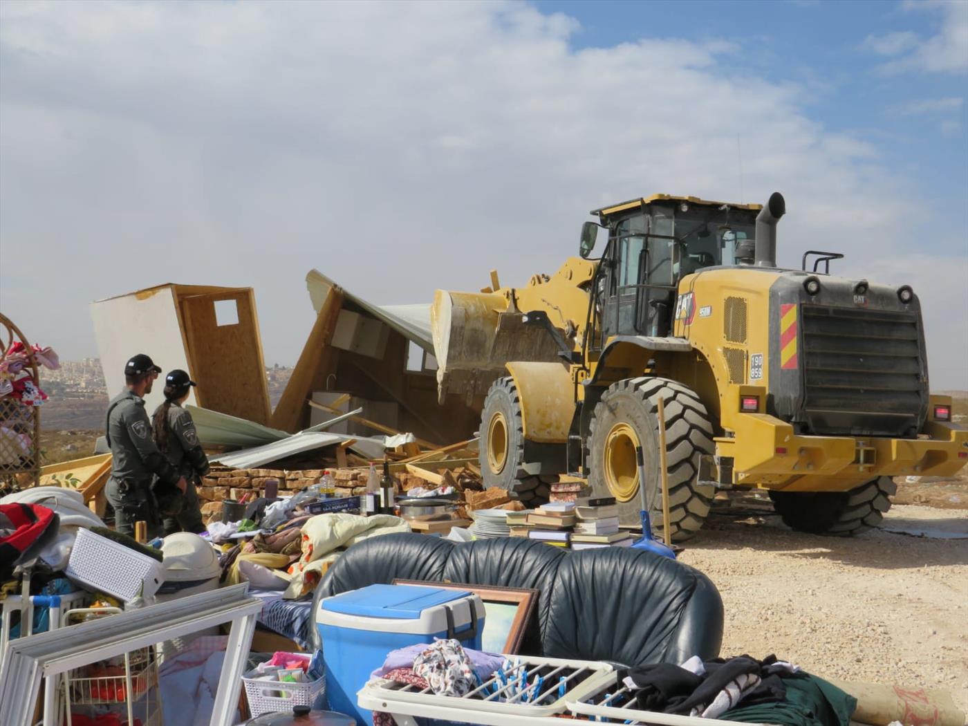 לאחר הדיווח שראש הממשלה הורה להרוס 14 גבעות: פינויים ופשיטות בגבעות