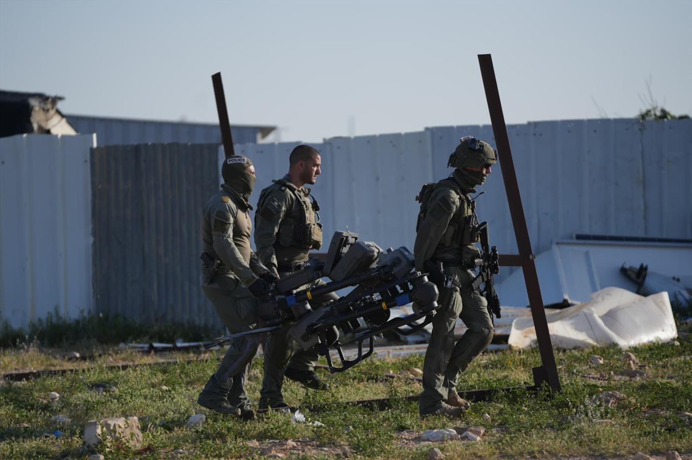רחפן ענק שנתפס במהלך הפשיטה (דוברות המשטרה)
