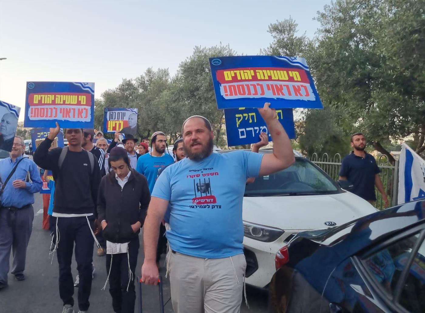 מחאה מול ביתו של ראש השב"כ לשעבר יורם כהן: "לא ראוי להיות חבר כנסת" 