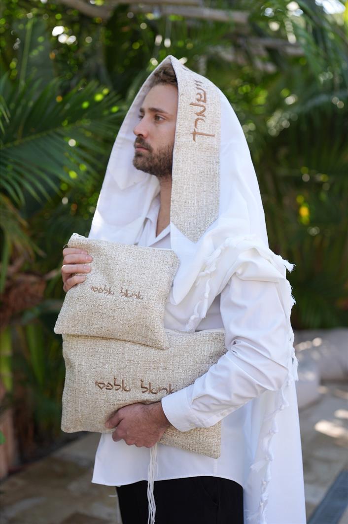 הידור מצווה מתחיל כבר בפתח הבית