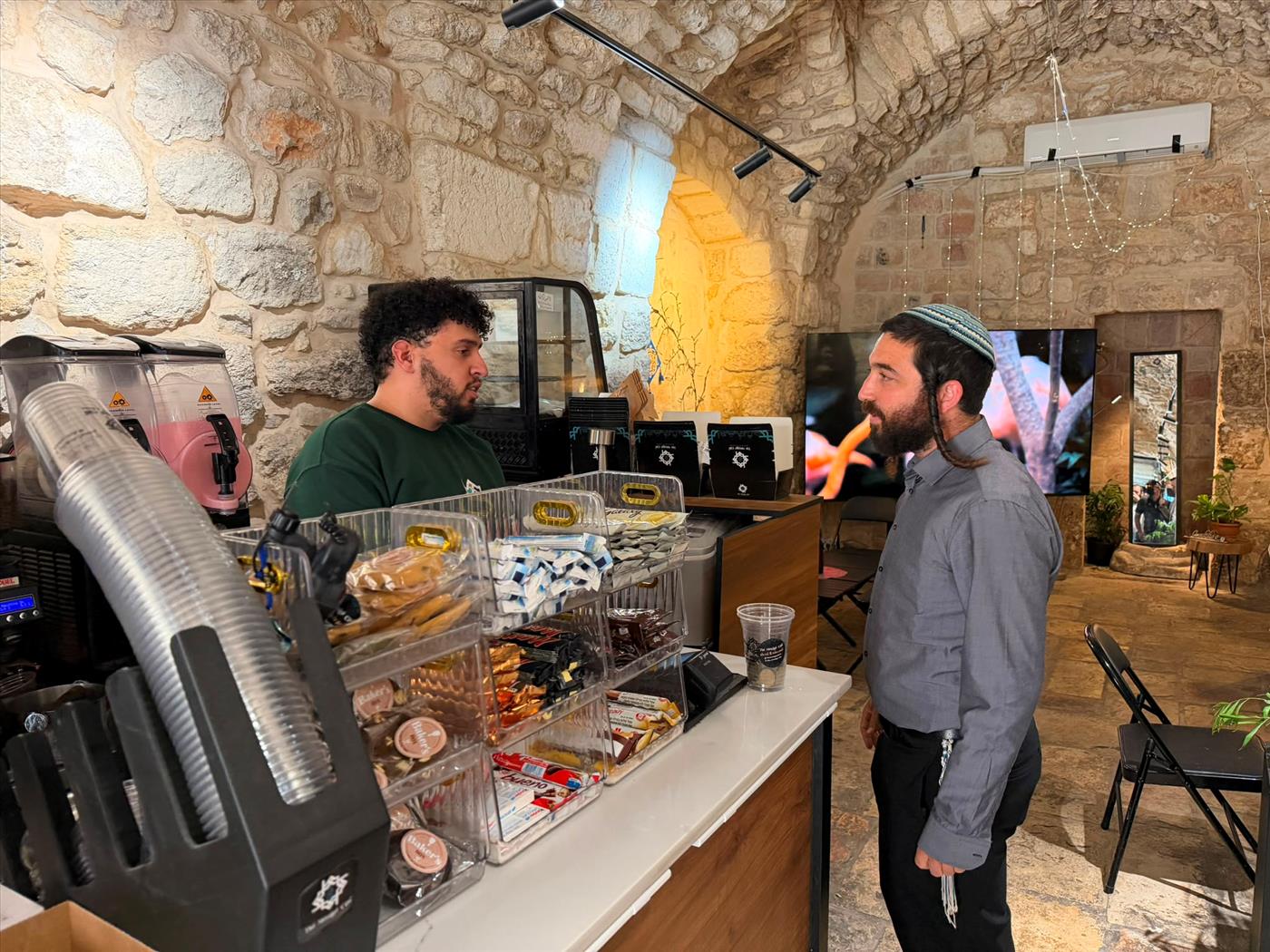ח״כ סוכות הגיע למרכז הדעווה שנחשף בסדרה "אשרף מרואן שם בדוי" ודרש לסגור את המקום