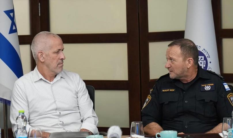 ההתכתבויות נחשפות: דוברות השב"כ הדליפה מידע פלילי חסוי לעיתונאי בן כספית