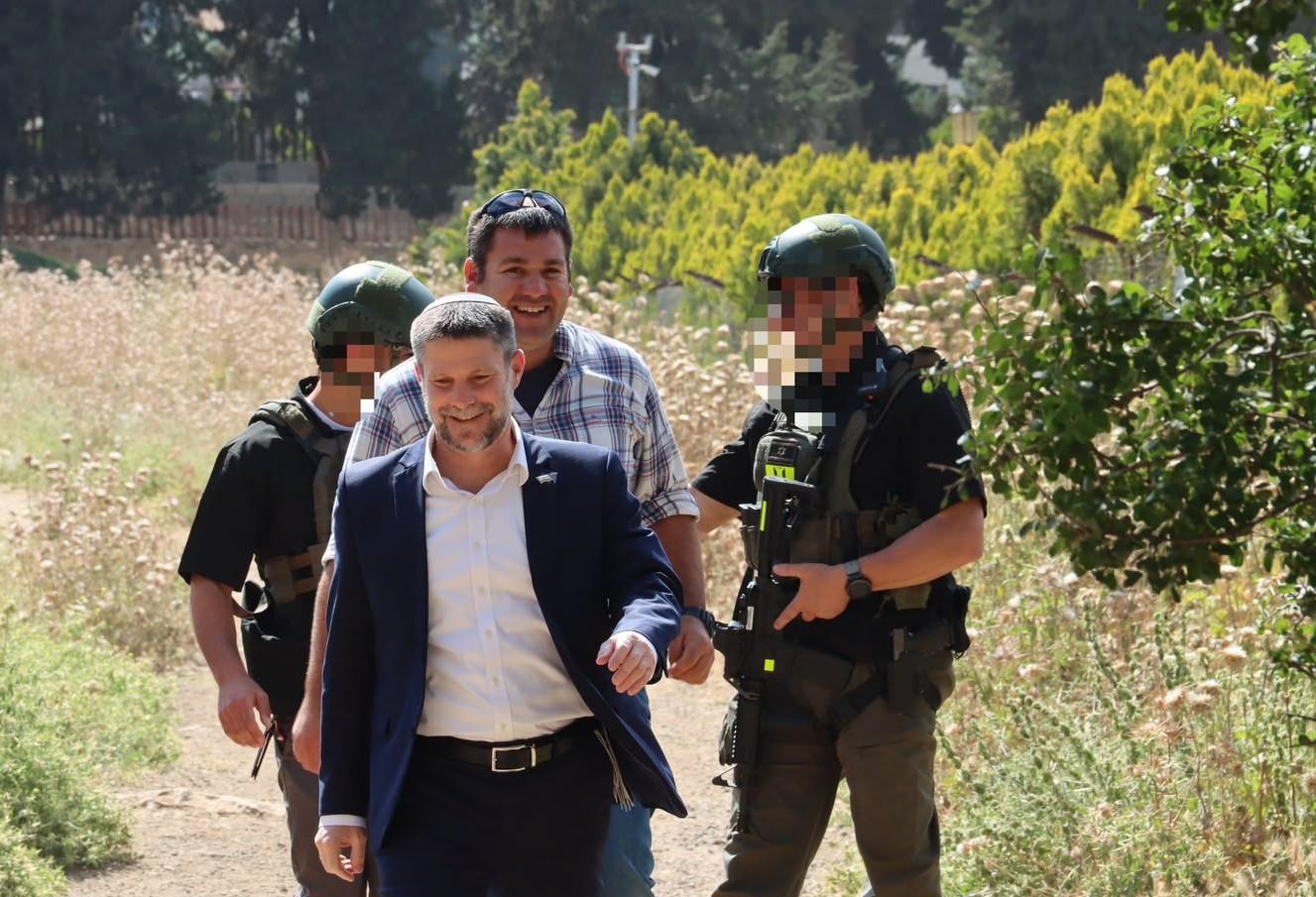 לראשונה: השר סמוטריץ' מקצה תקציב לבריכות שלמה