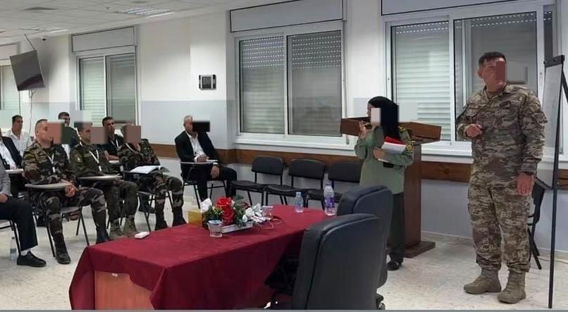 הנספח הצבאי הטורקי הרצה לקציני הרש"פ על שיטות הלחימה של המורדים בסוריה