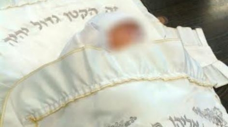 בנה של ניצולה מערבי נימול כהלכה