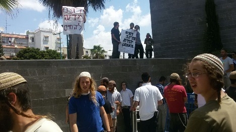 עשרות הפגינו בלוד: "רוצים מדינה יהודית"