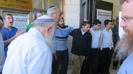 רבנים בבית הכנסת: "רואים פה חילול ה' נורא"