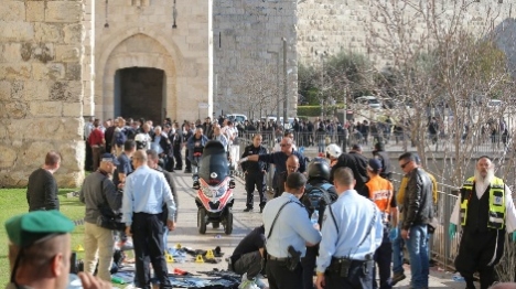 שלושה פצועים בפיגוע דקירה בשער יפו