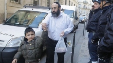 צרפת: מורה יהודי נדקר בידי מחבל