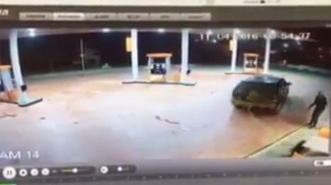 צפו: הגנבים מעמיסים כספומט על ג'יפ
