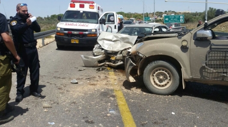 תאונה ופצועים במרדף אחר מסיע שב"חים