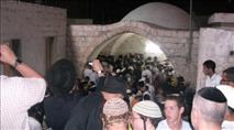2,000 מתפללים הלילה בקבר יוסף