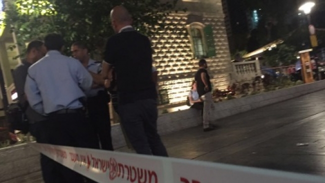 ערבים חוגגים בשער שכם לאחר הפיגוע בתל אביב